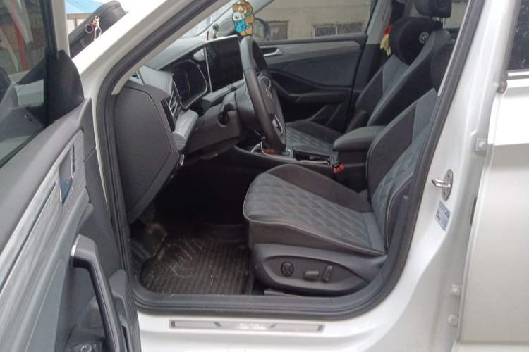Used Volkswagen Sagitar 2025 Facelifted 300TSI DSG Excellence Edition Left Front Seat