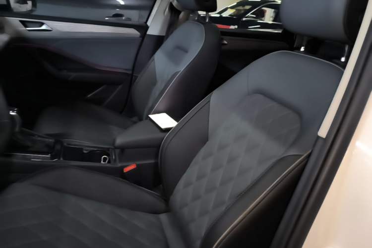 Used Volkswagen Sagitar 2025 300TSI DSG Excellence Edition Left Front Seat