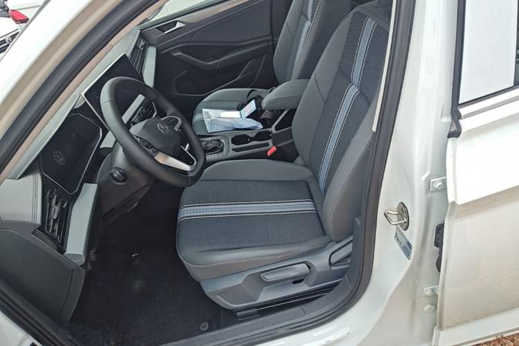 Used Volkswagen Sagitar 2025 200TSI DSG Flyover Edition Left Front Seat