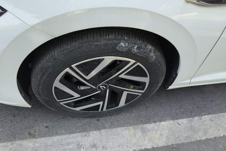 Used Volkswagen Sagitar 2025 Revised 300TSI DSG Excellence Edition Left Front Wheel Hub