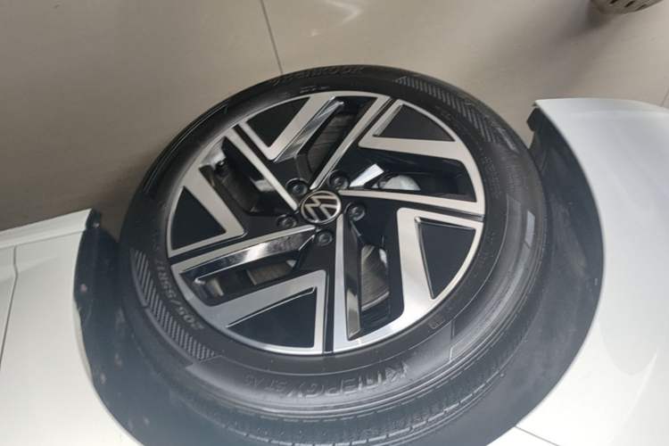 Used Volkswagen Sagitar 2025 Revised Version 2 300TSI DSG Excellence Edition Left Front Wheel Hub