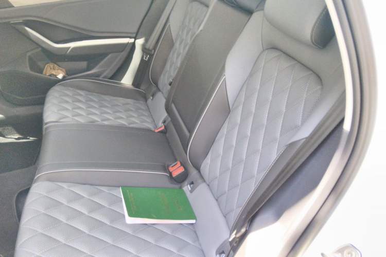 Used Volkswagen Sagitar 2025 Revised 300TSI DSG Excellence Edition Left Rear Seat