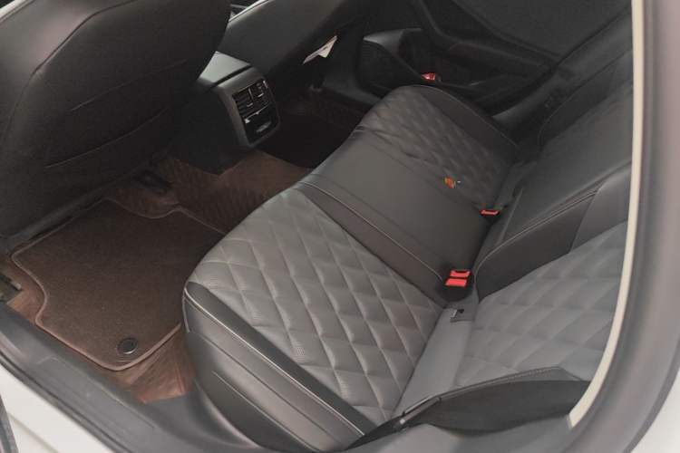 Used Volkswagen Sagitar 2025 Revised 300TSI DSG Excellence Edition Left Rear Seat