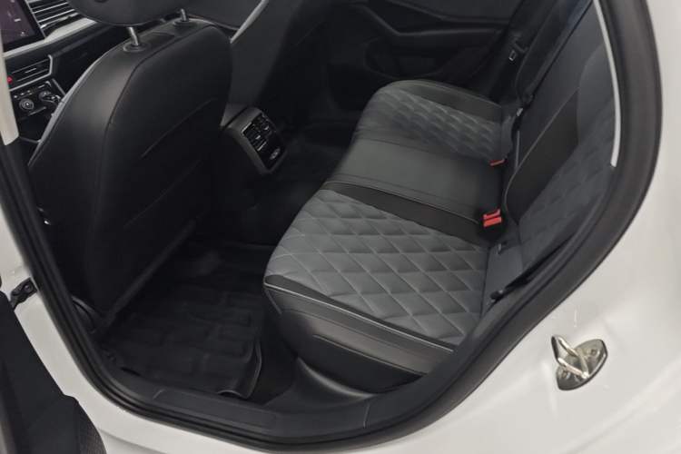 Used Volkswagen Sagitar 2025 300TSI DSG Excellence Edition Left Rear Seat