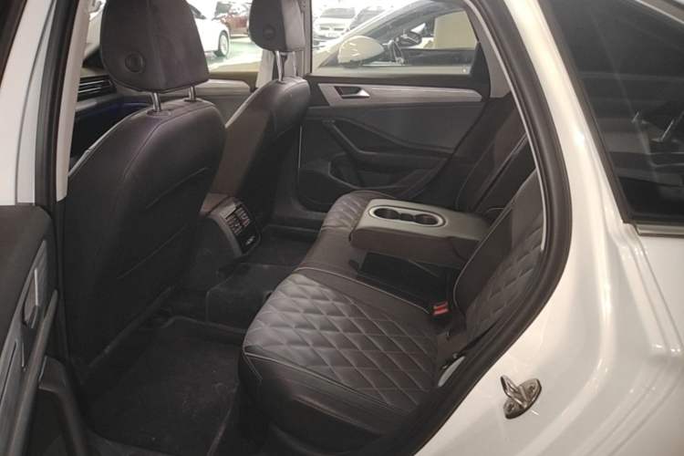 Used Volkswagen Sagitar 2025 300TSI DSG Excellence Edition Left Rear Seat