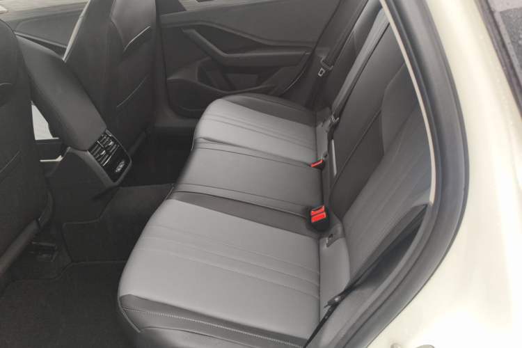 Used Volkswagen Sagitar 2025 Revised Version 2 300TSI DSG Excellence Edition Left Rear Seat