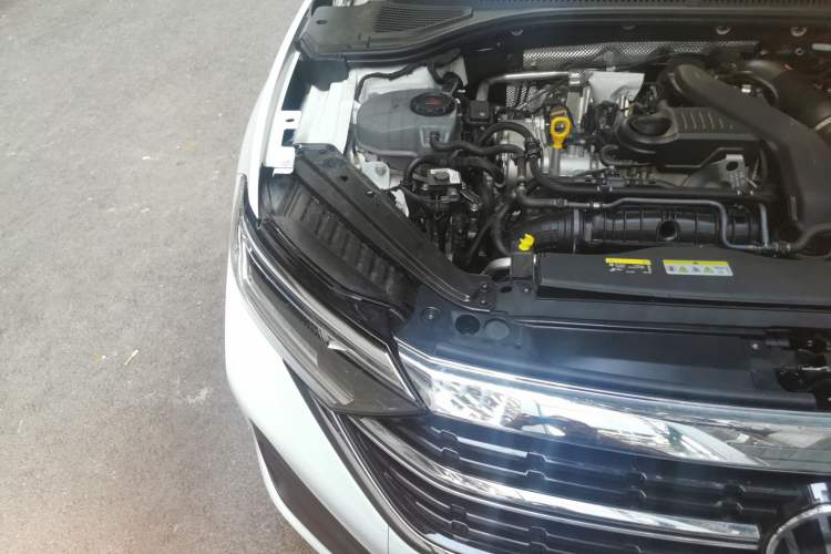 Used Volkswagen Sagitar 2025 300TSI DSG Flyover Edition Right Front Headlight