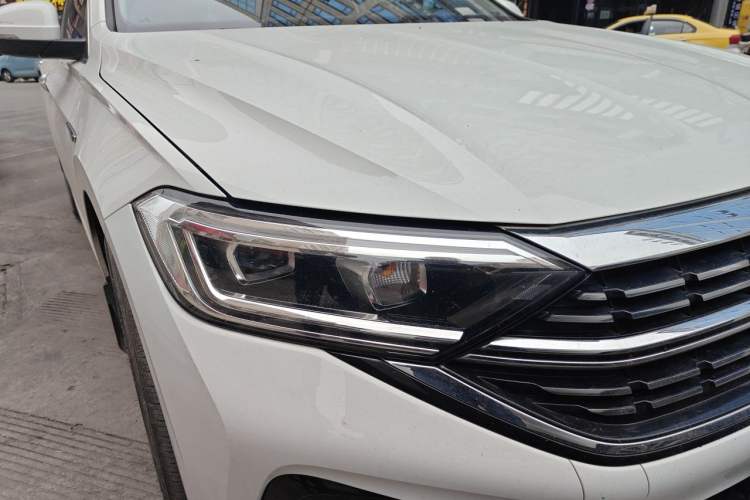 Used Volkswagen Sagitar 2025 Revised 300TSI DSG Excellence Edition Right Front Headlight