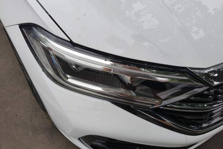 Used Volkswagen Sagitar 2025 300TSI DSG Excellence Edition Right Front Headlight