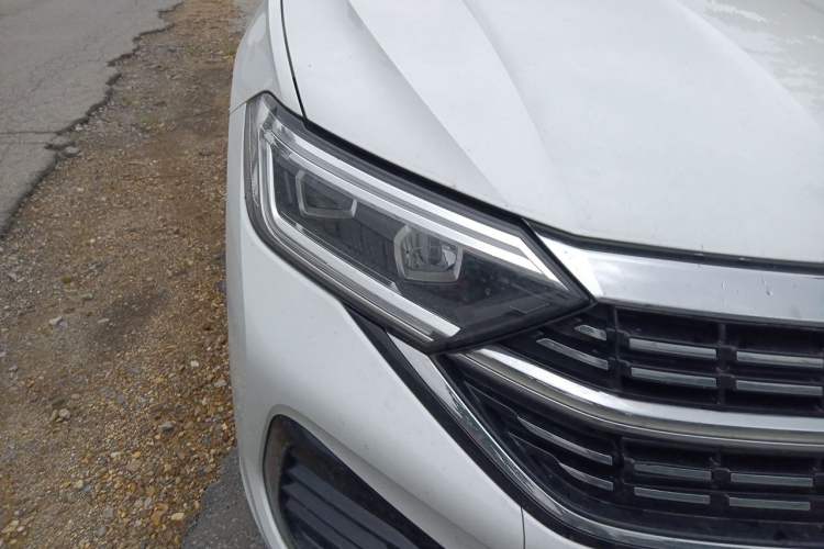 Used Volkswagen Sagitar 2025 Facelifted 300TSI DSG Excellence Edition Right Front Headlight