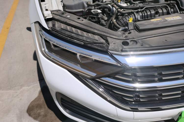 Used Volkswagen Sagitar 2025 Revised Version 2 300TSI DSG Excellence Edition Right Front Headlight