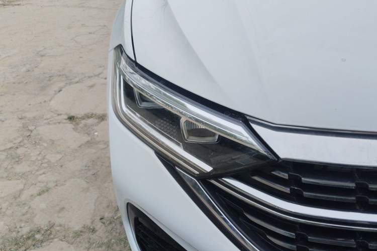 Used Volkswagen Sagitar 2025 Revised 300TSI DSG Excellence Edition Right Front Headlight