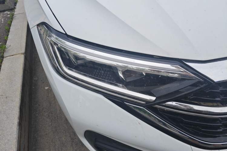 Used Volkswagen Sagitar 2025 300TSI DSG Excellence Edition Right Front Headlight