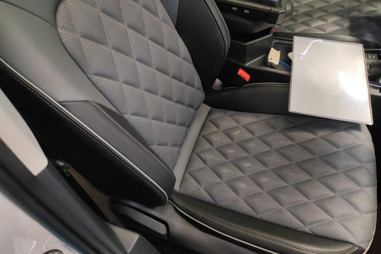 Used Volkswagen Sagitar 2025 Revised 300TSI DSG Excellence Edition Right Front Seat