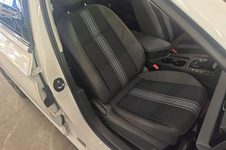 Used Volkswagen Sagitar 2025 Facelifted 300TSI DSG Flyover Edition Right Front Seat