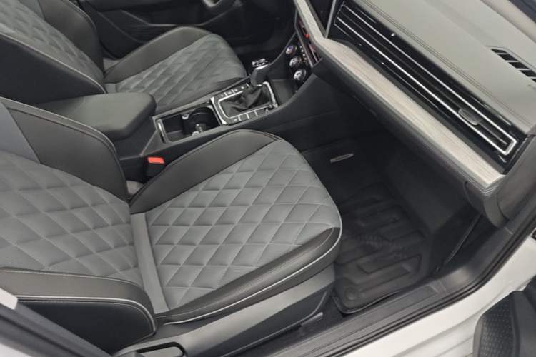 Used Volkswagen Sagitar 2025 300TSI DSG Excellence Edition Right Front Seat
