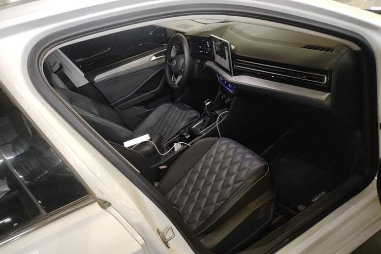 Used Volkswagen Sagitar 2025 300TSI DSG Excellence Edition Right Front Seat