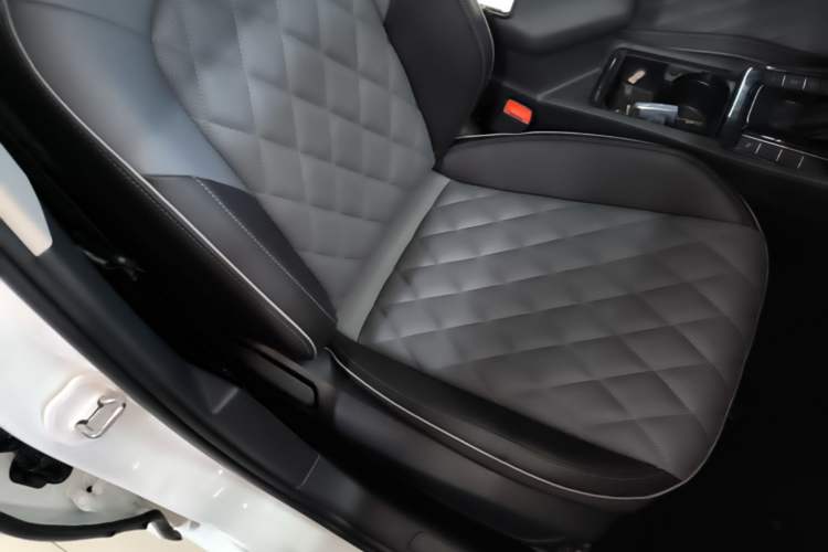 Used Volkswagen Sagitar 2025 300TSI DSG Excellence Edition Right Front Seat