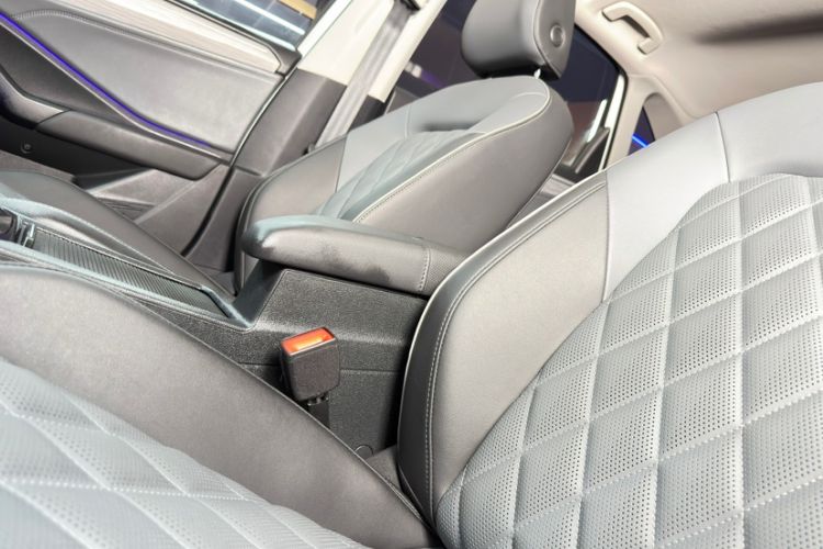 Used Volkswagen Sagitar 2025 300TSI DSG Excellence Edition Right Front Seat