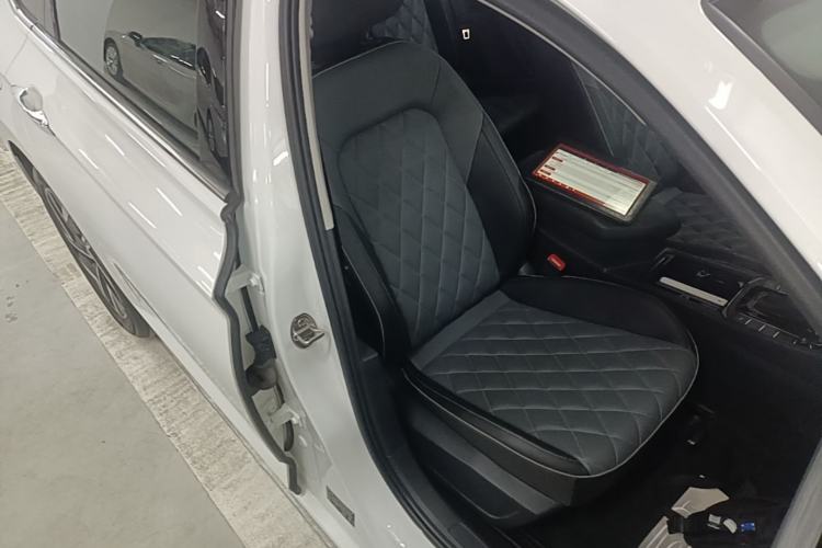 Used Volkswagen Sagitar 2025 300TSI DSG Excellence Edition Right Front Seat
