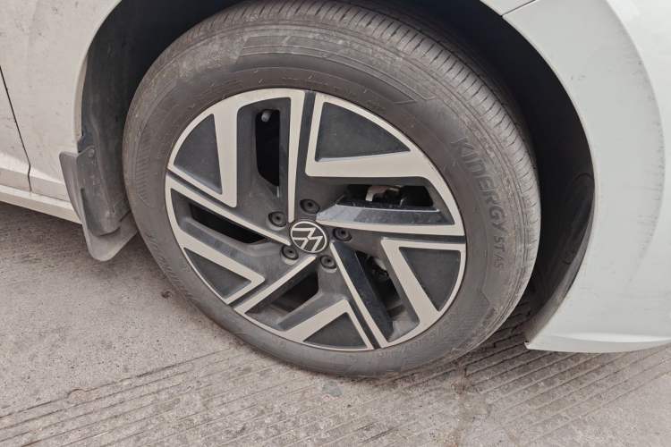 Used Volkswagen Sagitar 2025 Revised 300TSI DSG Excellence Edition Right Front Wheel Hub