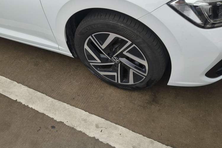 Used Volkswagen Sagitar 2025 300TSI DSG Excellence Edition Right Front Wheel Hub