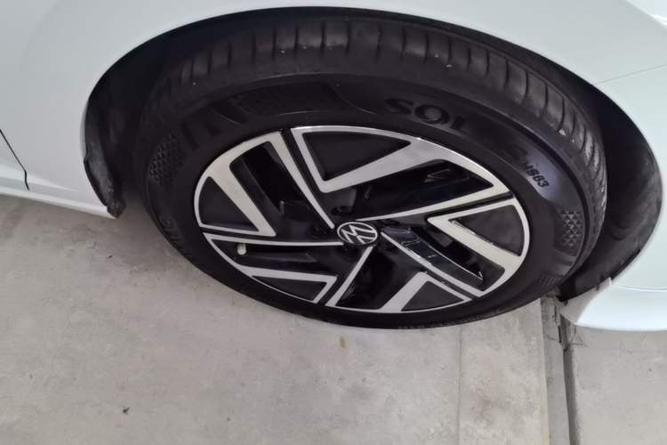 Used Volkswagen Sagitar 2025 Revised 300TSI DSG Excellence Edition Right Front Wheel Hub