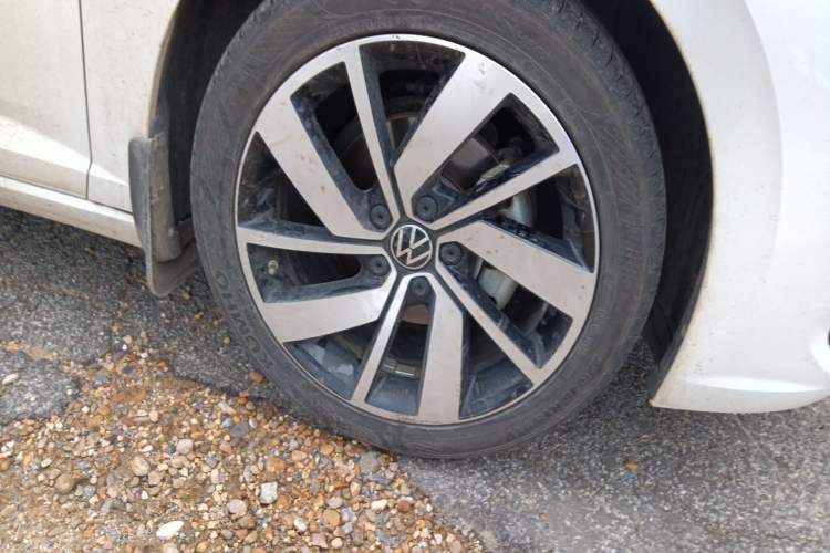 Used Volkswagen Sagitar 2025 Facelifted 300TSI DSG Excellence Edition Right Front Wheel Hub