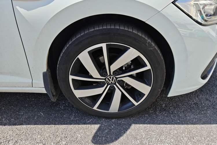 Used Volkswagen Sagitar 2025 300TSI DSG Excellence Edition Right Front Wheel Hub