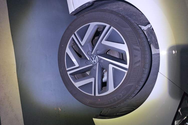 Used Volkswagen Sagitar 2025 Revised Version Three 300TSI DSG Excellence Edition Right Front Wheel Hub