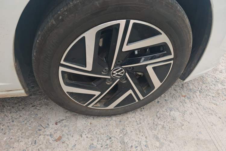 Used Volkswagen Sagitar 2025 Revised 300TSI DSG Excellence Edition Right Front Wheel Hub