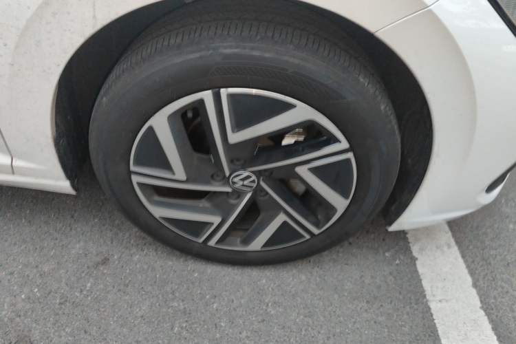Used Volkswagen Sagitar 2025 Revised Version 2 300TSI DSG Excellence Edition Right Front Wheel Hub