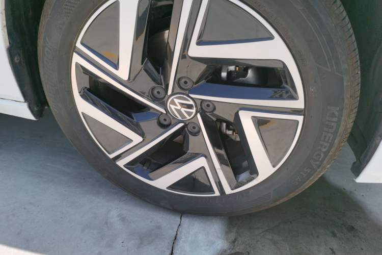 Used Volkswagen Sagitar 2025 Revised Version 2 300TSI DSG Excellence Edition Right Front Wheel Hub