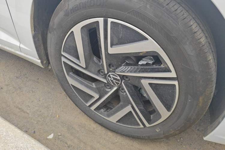 Used Volkswagen Sagitar 2025 300TSI DSG Excellence Edition Right Front Wheel Hub