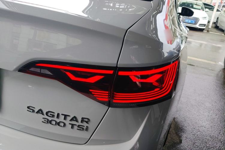 Used Volkswagen Sagitar 2025 300TSI DSG Excellence Edition Right Rear Taillight
