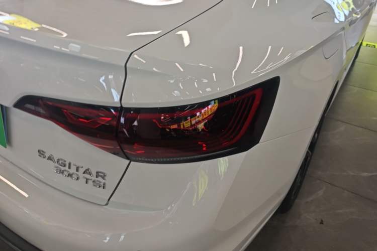 Used Volkswagen Sagitar 2025 Facelifted 300TSI DSG Flyover Edition Right Rear Taillight