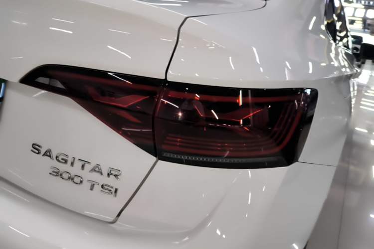 Used Volkswagen Sagitar 2025 300TSI DSG Excellence Edition Right Rear Taillight