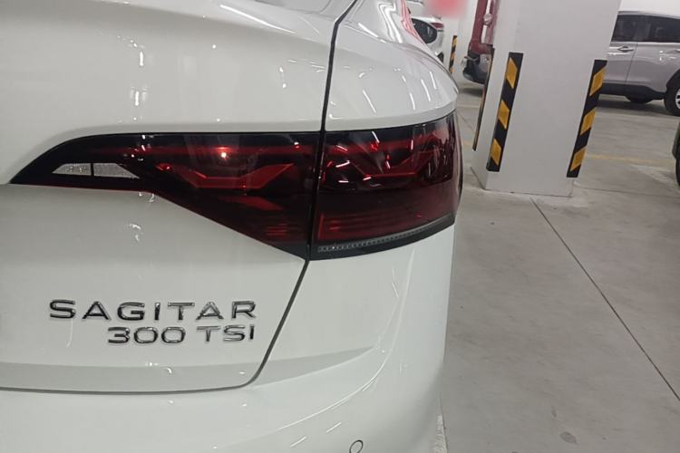 Used Volkswagen Sagitar 2025 300TSI DSG Excellence Edition Right Rear Taillight