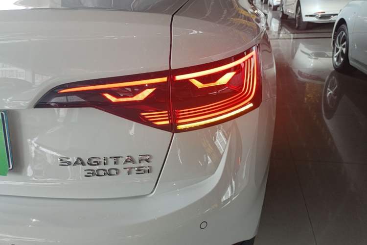 Used Volkswagen Sagitar 2025 Revised Version 2 300TSI DSG Excellence Edition Right Rear Taillight