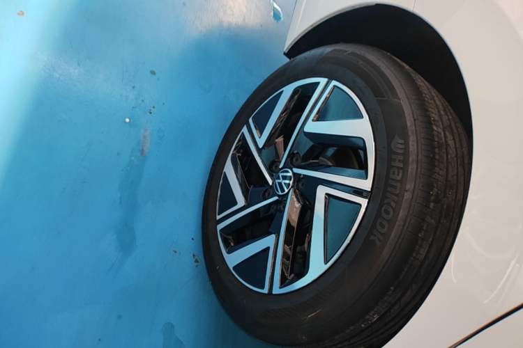 Used Volkswagen Sagitar 2025 Revised 300TSI DSG Excellence Edition Right Rear Wheel Hub
