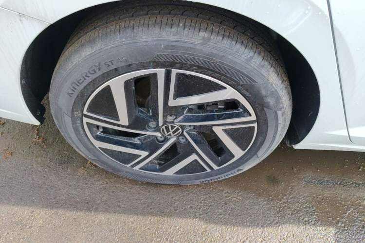 Used Volkswagen Sagitar 2025 Revised Version Three 300TSI DSG Excellence Edition Right Rear Wheel Hub