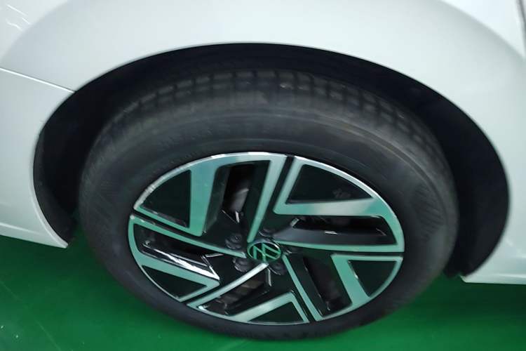 Used Volkswagen Sagitar 2025 Revised 300TSI DSG Excellence Edition Right Rear Wheel Hub