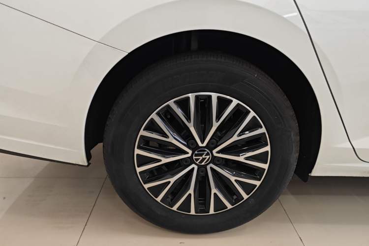 Used Volkswagen Sagitar 2025 Facelift 200TSI DSG Flyover Edition Right Rear Wheel Hub