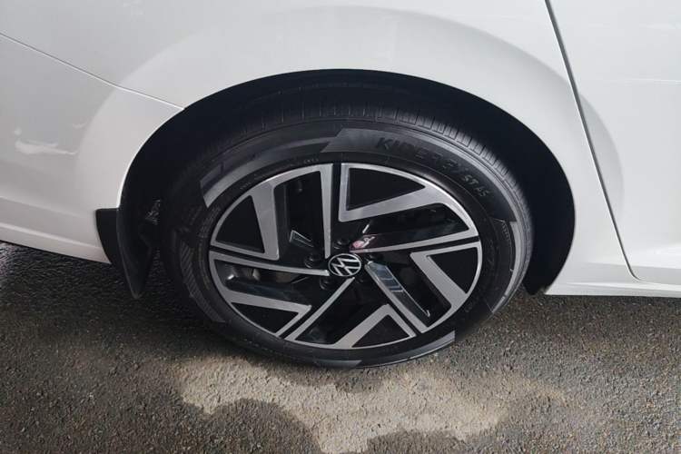 Used Volkswagen Sagitar 2025 300TSI DSG Excellence Edition Right Rear Wheel Hub