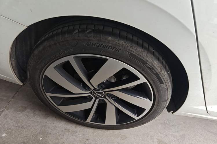 Used Volkswagen Sagitar 2025 300TSI DSG Excellence Edition Right Rear Wheel Hub