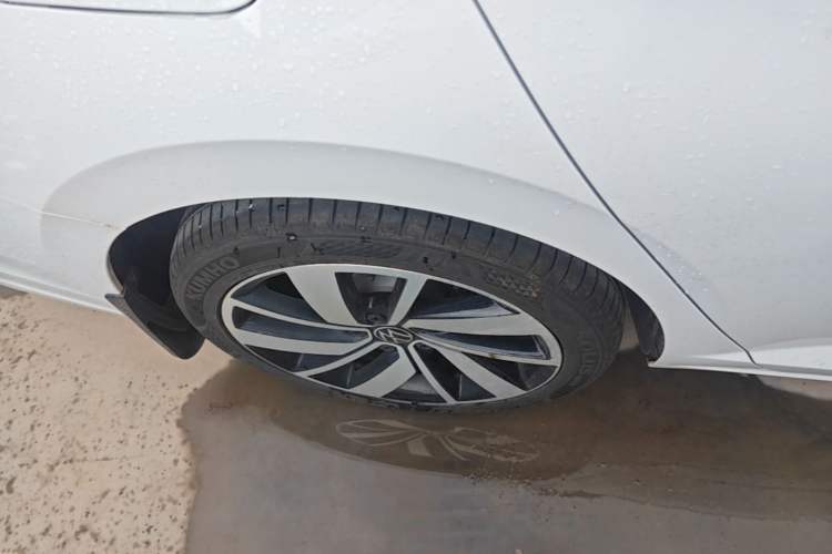 Used Volkswagen Sagitar 2025 Revised 300TSI DSG Excellence Edition Right Rear Wheel Hub