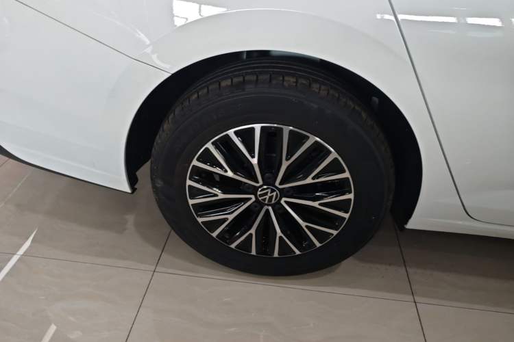 Used Volkswagen Sagitar 2025 Facelift 200TSI DSG Flyover Edition Right Rear Wheel Hub