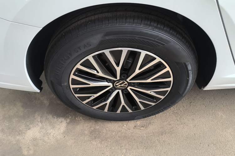 Used Volkswagen Sagitar 2025 Facelift 200TSI DSG Flyover Edition Right Rear Wheel Hub