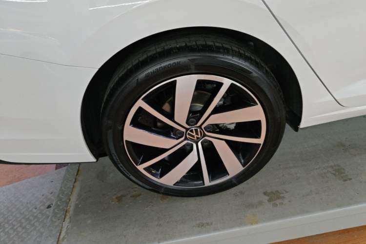 Used Volkswagen Sagitar 2025 Revised 300TSI DSG Excellence Edition Right Rear Wheel Hub