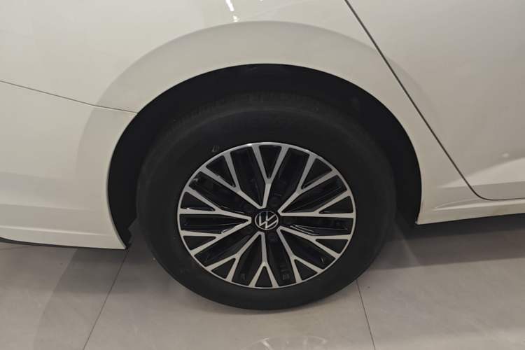 Used Volkswagen Sagitar 2025 Facelift 200TSI DSG Flyover Edition Right Rear Wheel Hub